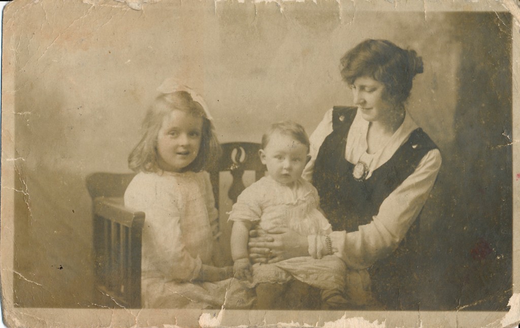(l-r) Muriel, John and Elizabeth Burgess Wilson